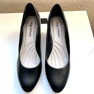 Easy Street ladies pumps